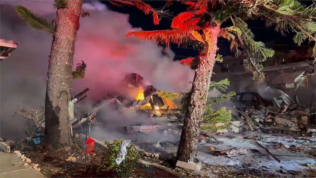 快新聞／驚悚畫面曝！美國佛州小飛機墜毀「移動房屋園區」　傷亡不明