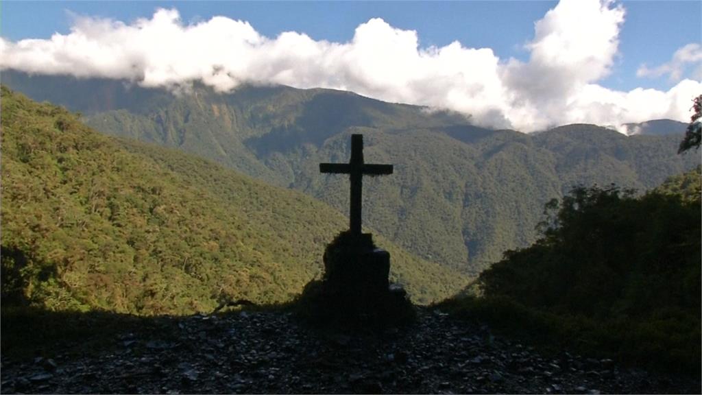 天空賽跑賽！玻利維亞「死亡公路」隨處可見哀悼十字架