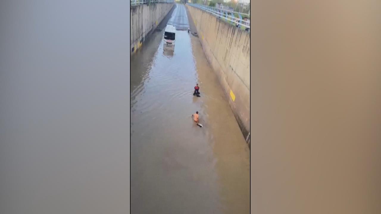 土耳其南部暴雨淹水釀災 輪椅婦人受困險遭滅頂