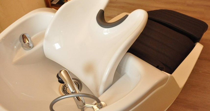 酥麻變發霉？他越式洗頭玩過頭　耳朵癢爆掏出滿滿黴菌