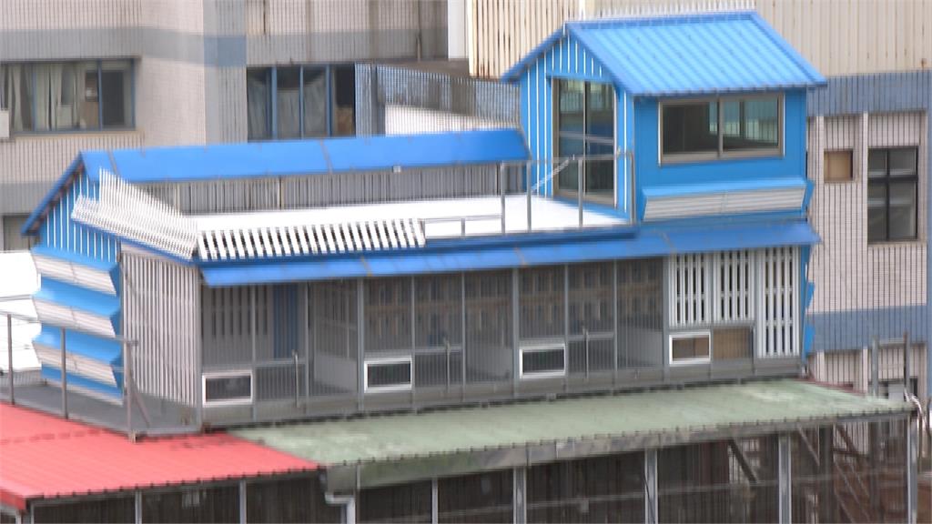 加油站違建三層鴿舍 鴿糞飄散含致病隱球菌