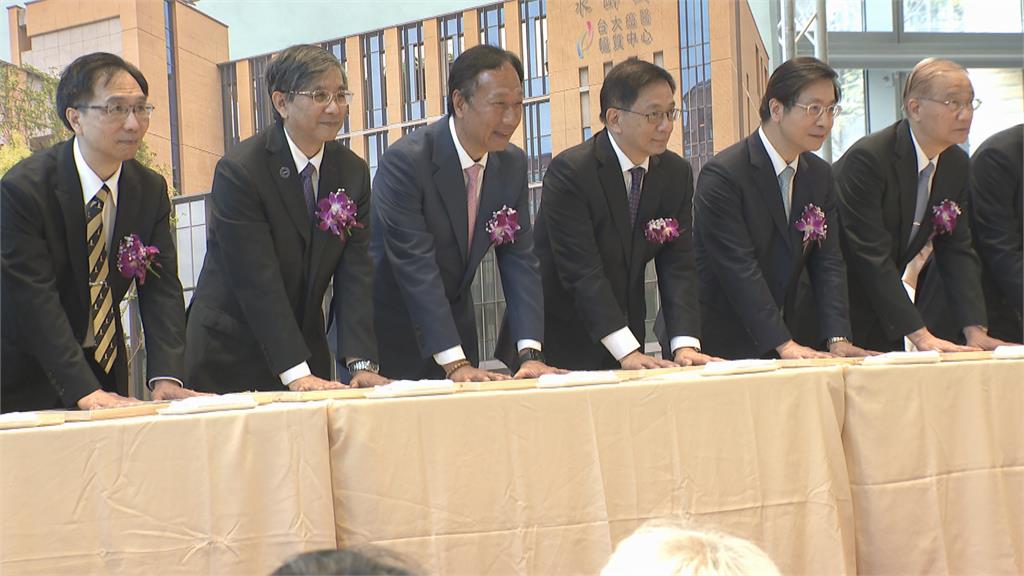 高虹安政策影片合體郭董變「合成」？　郭台銘：不要失焦