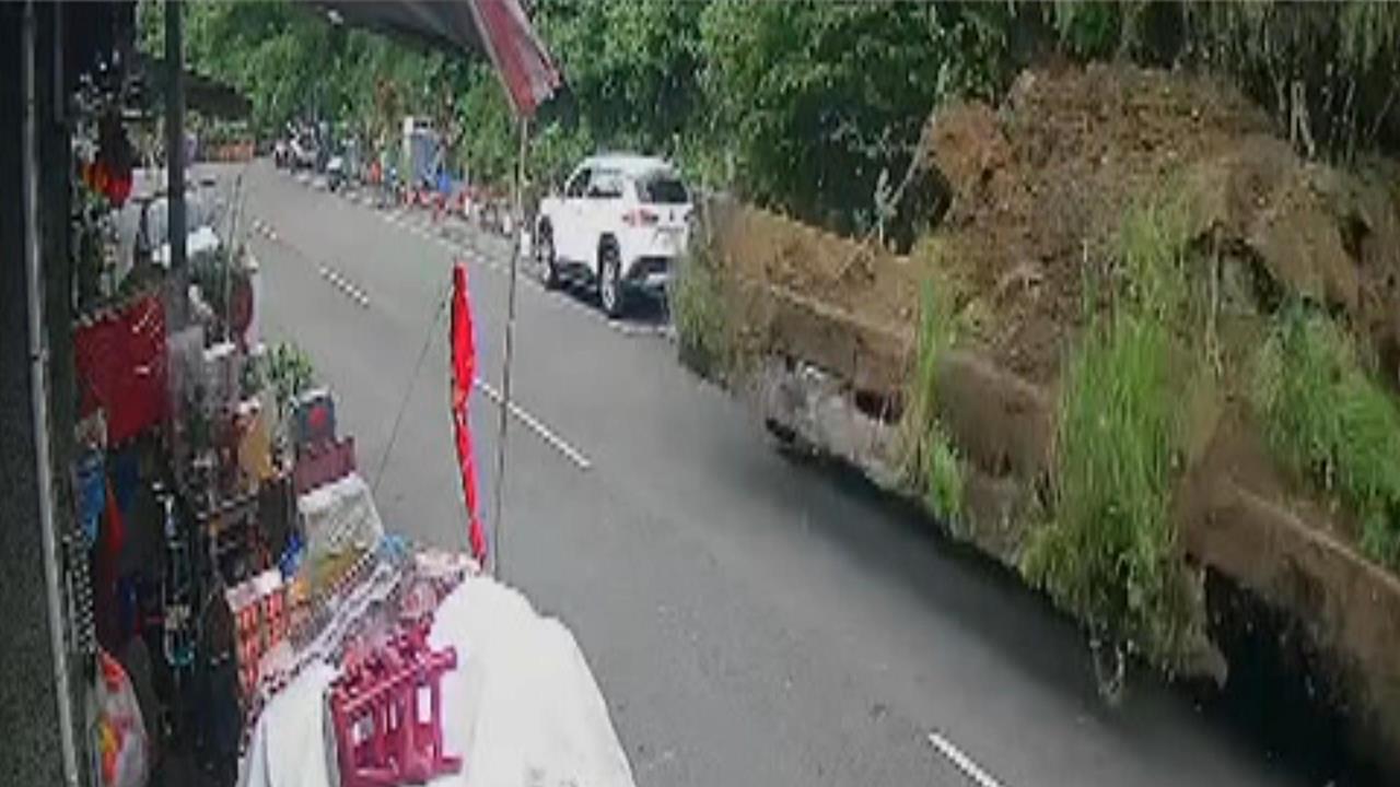 高雄小港擋土牆大規模崩塌　市府緊急安置周邊住戶