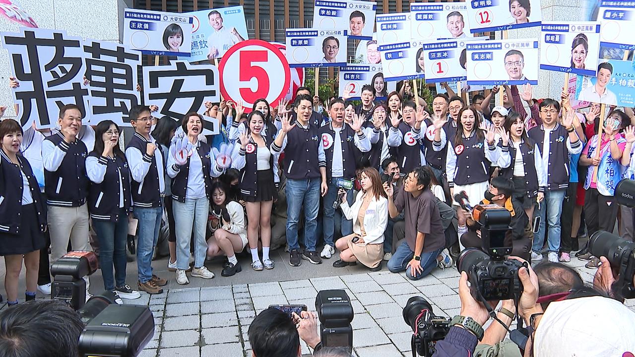 蔣萬安邀請青年代表　首投族Yakira代為抽籤中5號