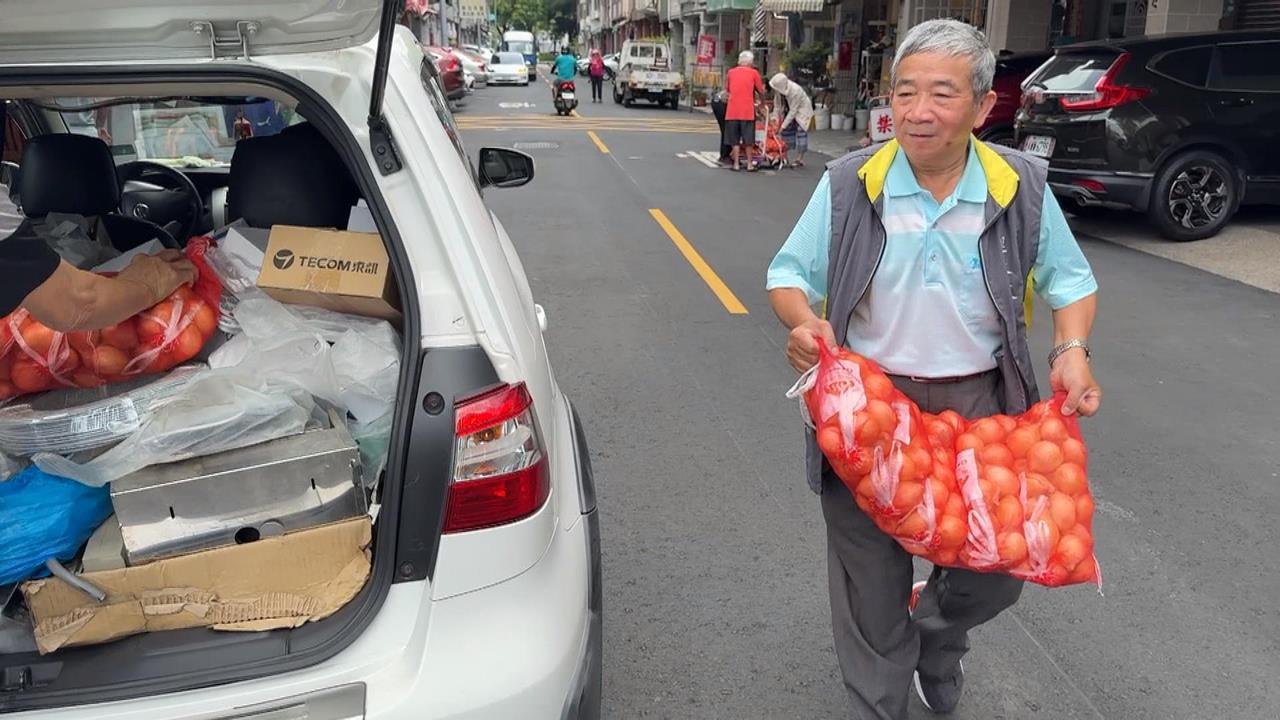 高雄鎮東里小確幸！高雄鎮東里里長　買恆春洋蔥送里民