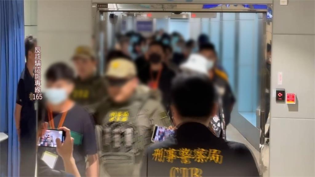 泰緬合力掃蕩詐團　台55豬仔返台　25名通緝犯當場遭捕