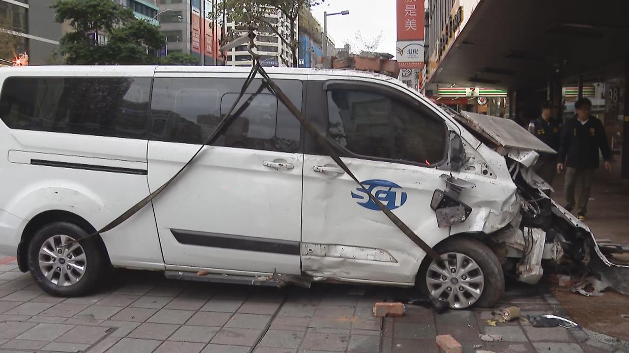 快新聞/可樂旅遊女員工路過慘遭橫禍!三立採訪車撞彰銀釀傷 公司發聲了