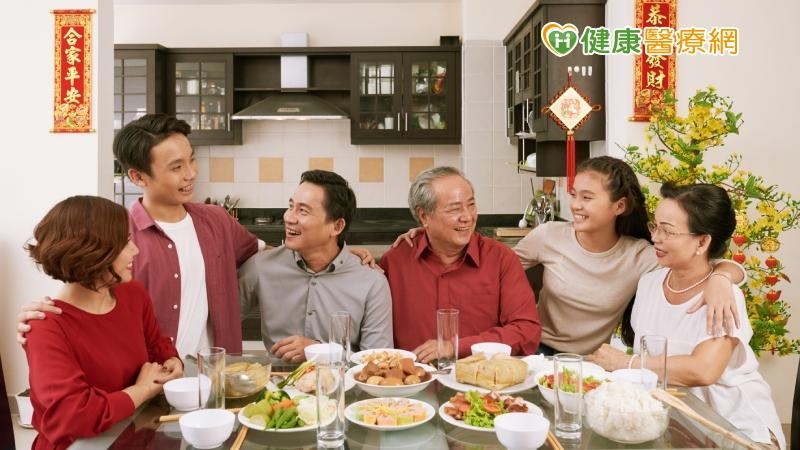 應對長輩問題攻防戰！　專家教你6招不尬聊