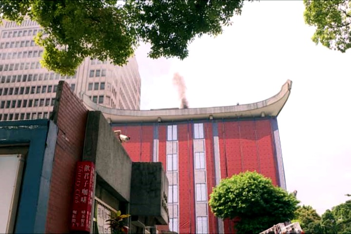 教育部頂樓失火？原來燒瀝青做防水