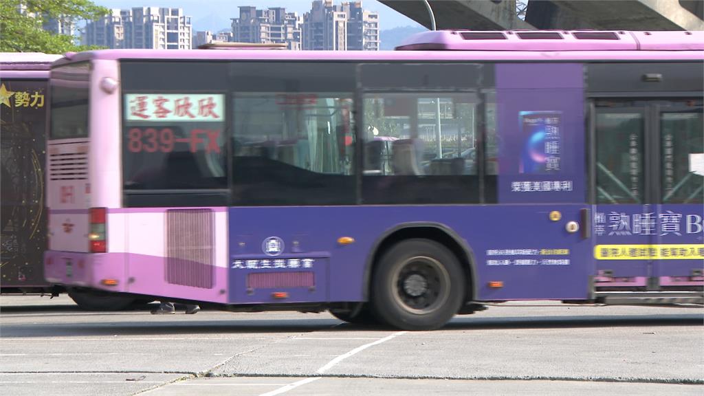 客運剎車不及！騎士遭撞噴飛　1乘客疑頸椎骨折進加護病房