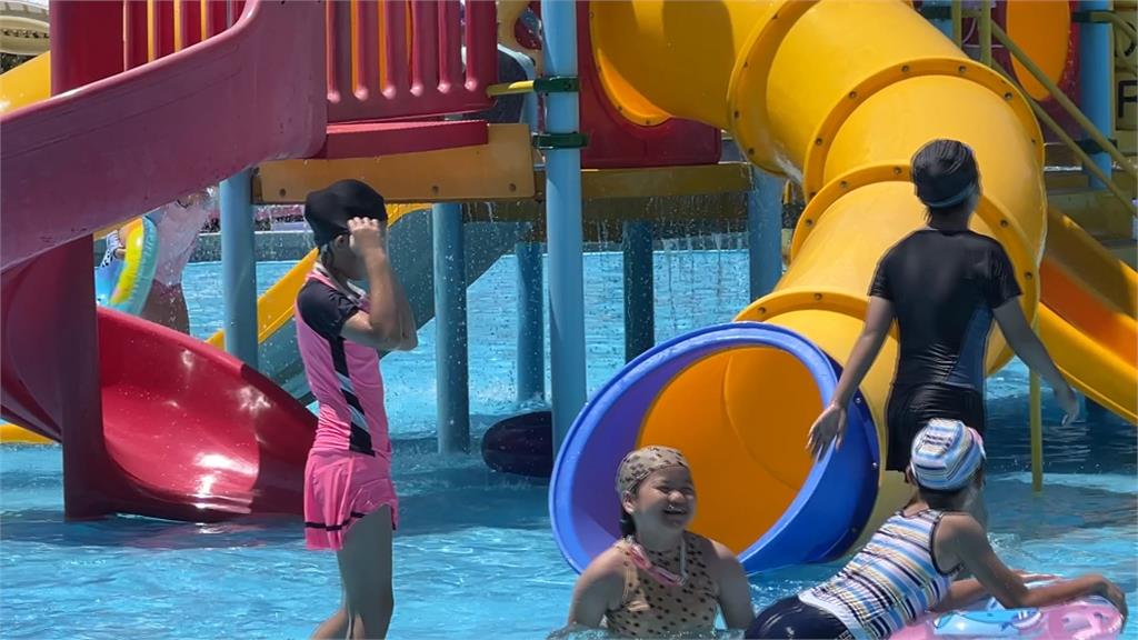 民眾穿泳衣泳帽卻被拒絕入池　知卡宣親水公園稱「材質不符」