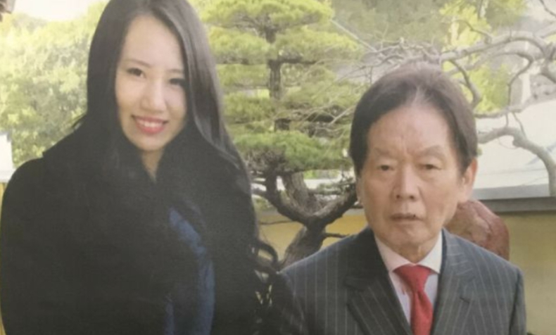 參加富豪老公告別式！女優穿喪服「露齒燦笑」　31秒詭笑影片曝光