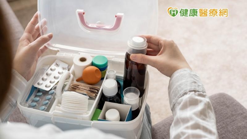 半夜不適、診所打烊怎麼辦？居家醫藥箱4類藥品助緩解