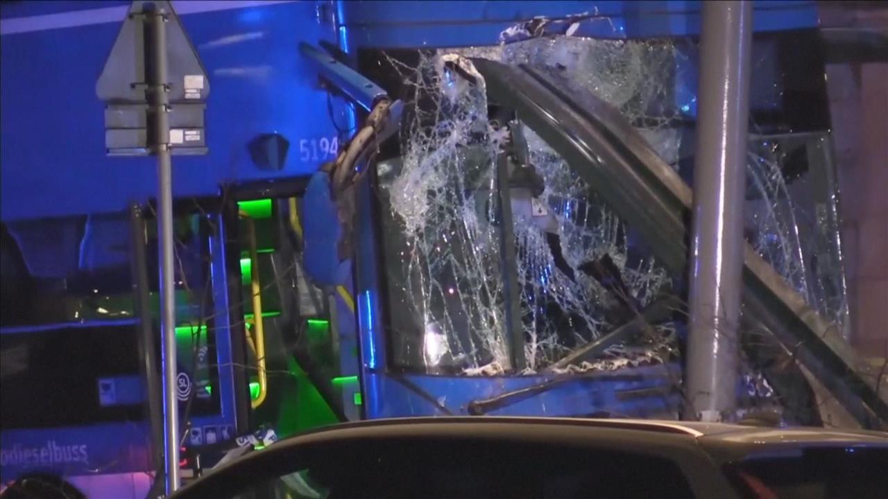 瑞典首都出事！巴士撞公車站3死　肇事司機被逮下場曝