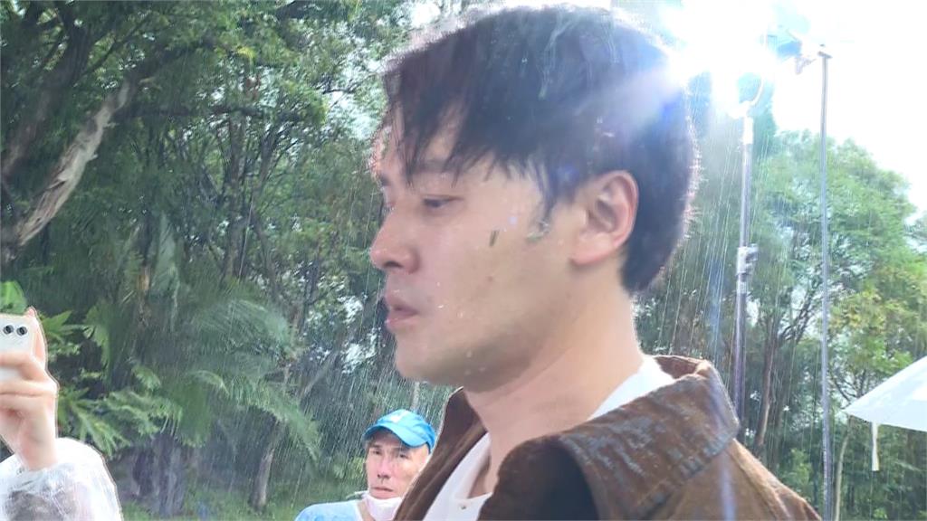 幫阿嬤圓追星夢 林依晨邀黃文星任祝壽嘉賓