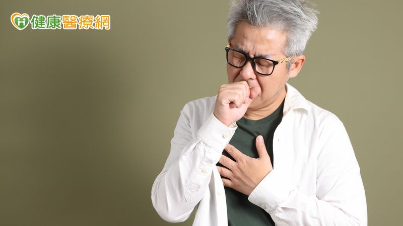 以為只是感冒!壯年男咳不停竟是肺結核 醫揭「檢查方式」