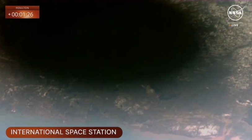 快新聞／國際太空站「日全食」視角曝光！　網驚呼：看起來像黑洞