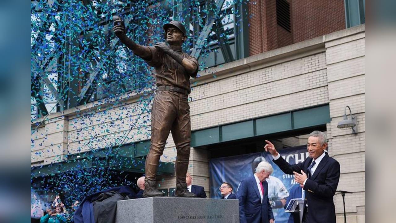 MLB(影)/超糗!鈴木一朗雕像揭幕「斷棒」!本人球團「這樣」幽默回應化解尷尬