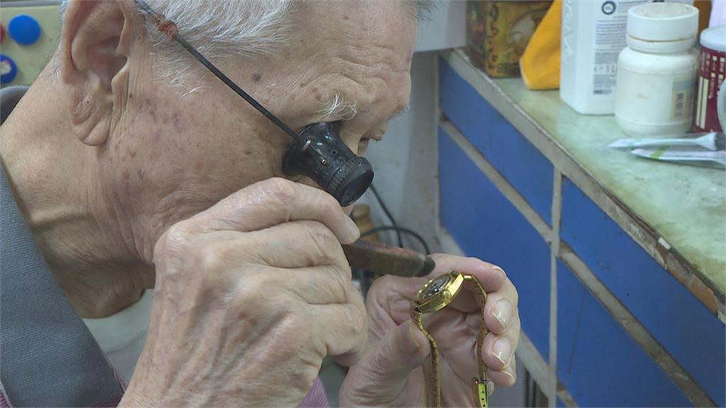 鐘錶老師傅一身功夫卻無人接班　手藝恐失傳
