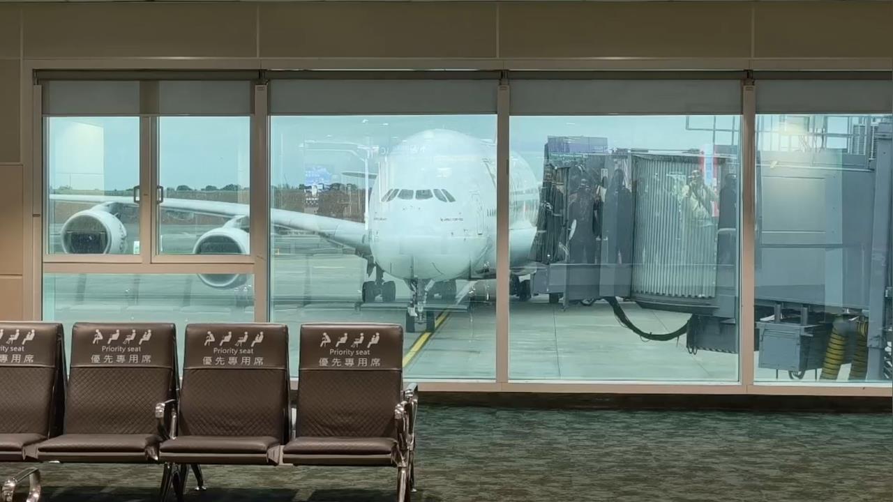 快新聞／四處砲火！阿聯酋航空載501人抵台　旅客：特別可怕經歷
