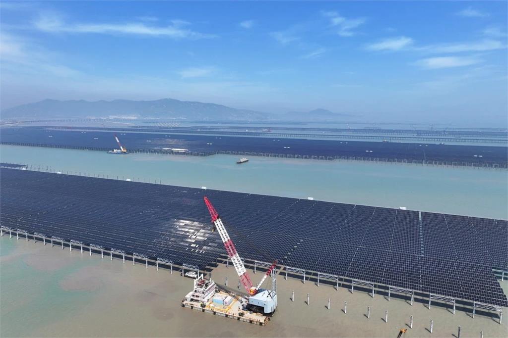 中國光電業陷寒冬　新增裝機暴跌66%、3大巨頭半年虧損逾100億人民幣