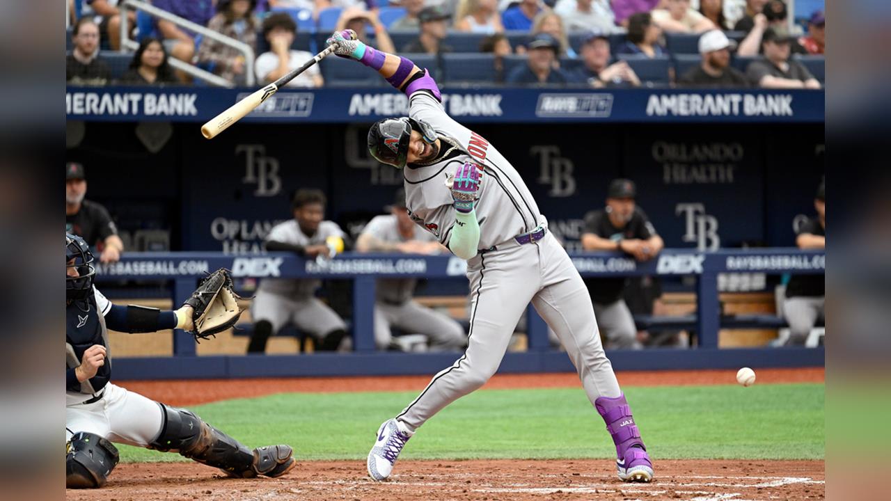 MLB(影)／揮棒落空vs觸身球上壘！光芒總仔和一壘審吵起來：你絕對誤判