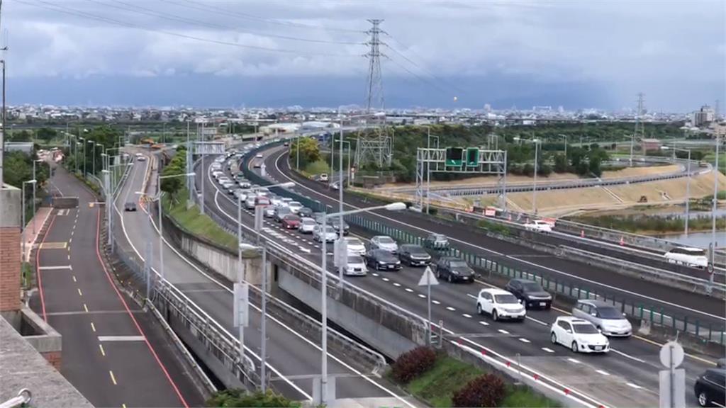 國道變停車場！深夜苗栗路段時速不到20公里