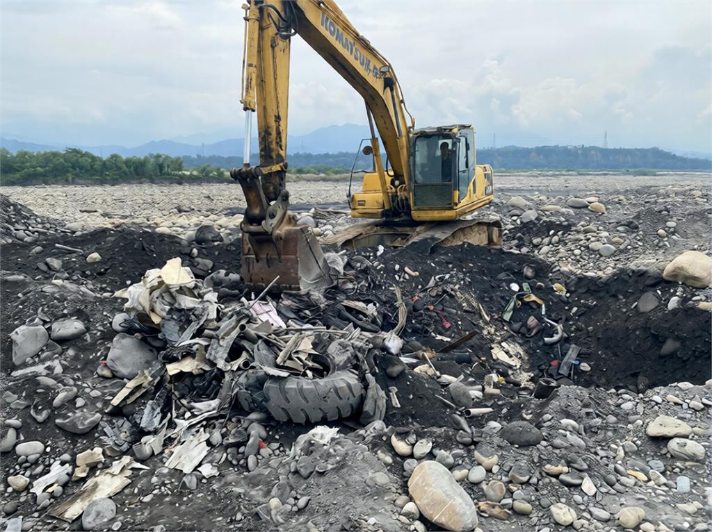 營建廢棄物毒害中南部5大溪流 檢警出重手逮22人