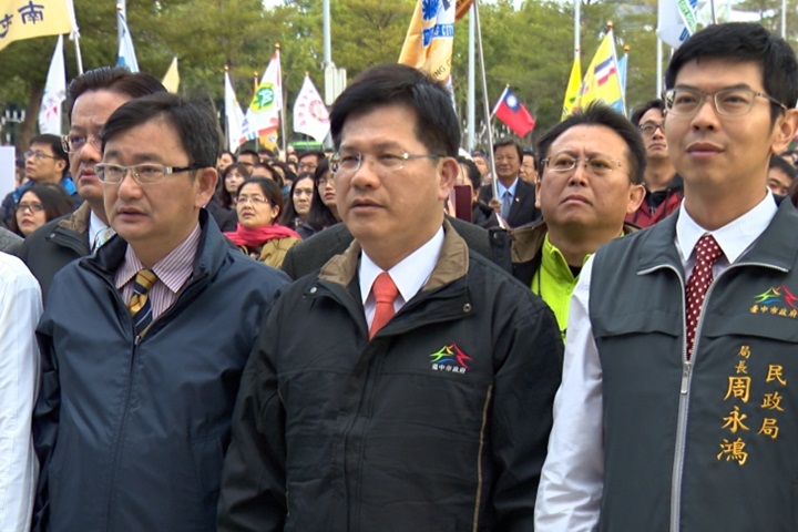 西螺大橋迎晨曦 林佳龍新年願望盼空氣好