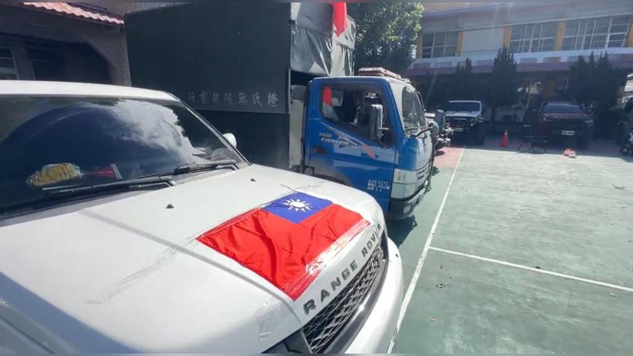 快新聞/「每個人都是超人」!雙十國慶光復志工車隊掃街 災區響起國歌