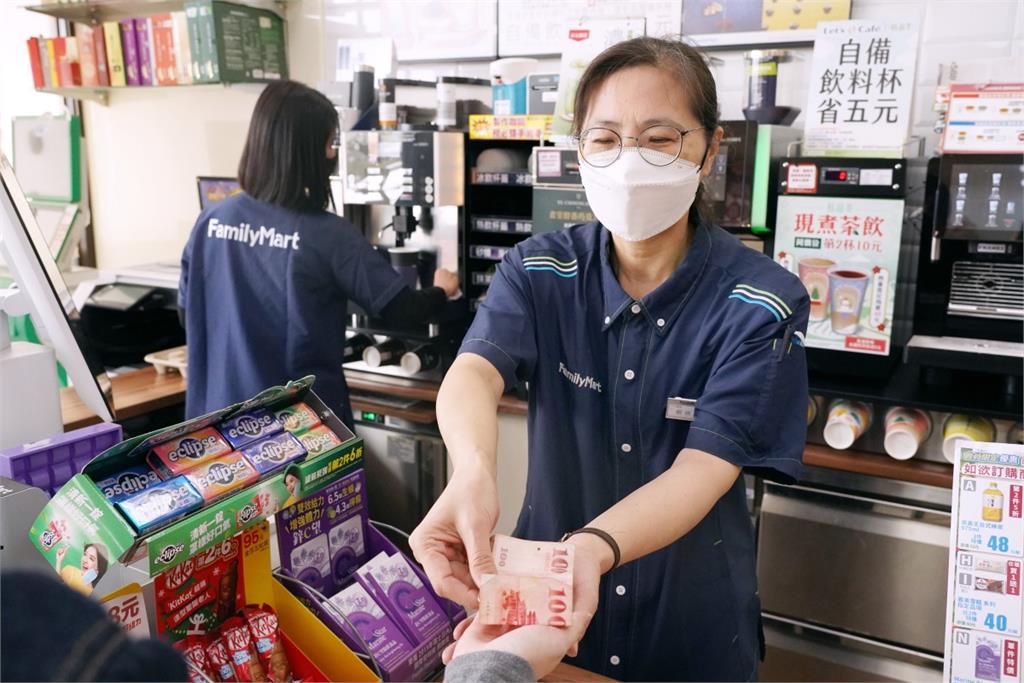 打造無齡化職場！「全家便利商店」積極招募二度就業
