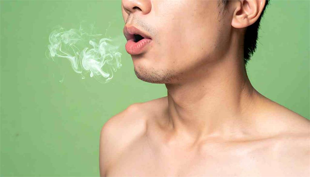 口臭、口苦除了口腔問題外　恐是身體在發出SOS訊號 醫提常見「5大」致臭原因