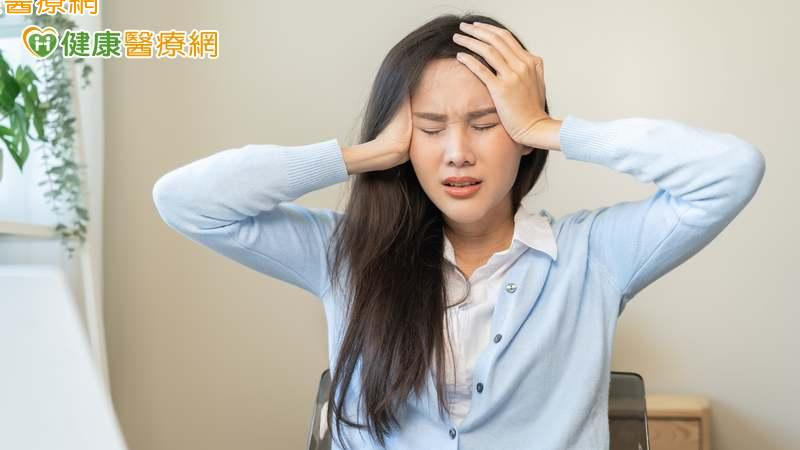 天冷易誘發「偏頭痛」！醫：疼痛頻率增　伴隨「3類症狀」要當心