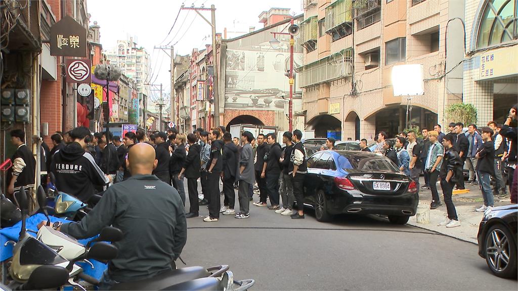 國片《角頭》拍影集版　黑衣人聚集迪化街「場面真實」