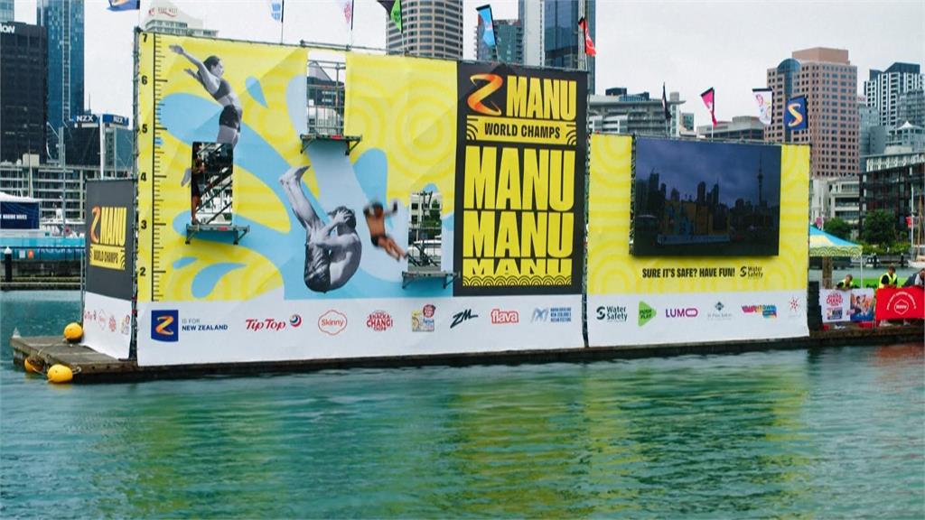 紐西蘭跳水賽超歡樂　選手「大字形」入水濺超大水花