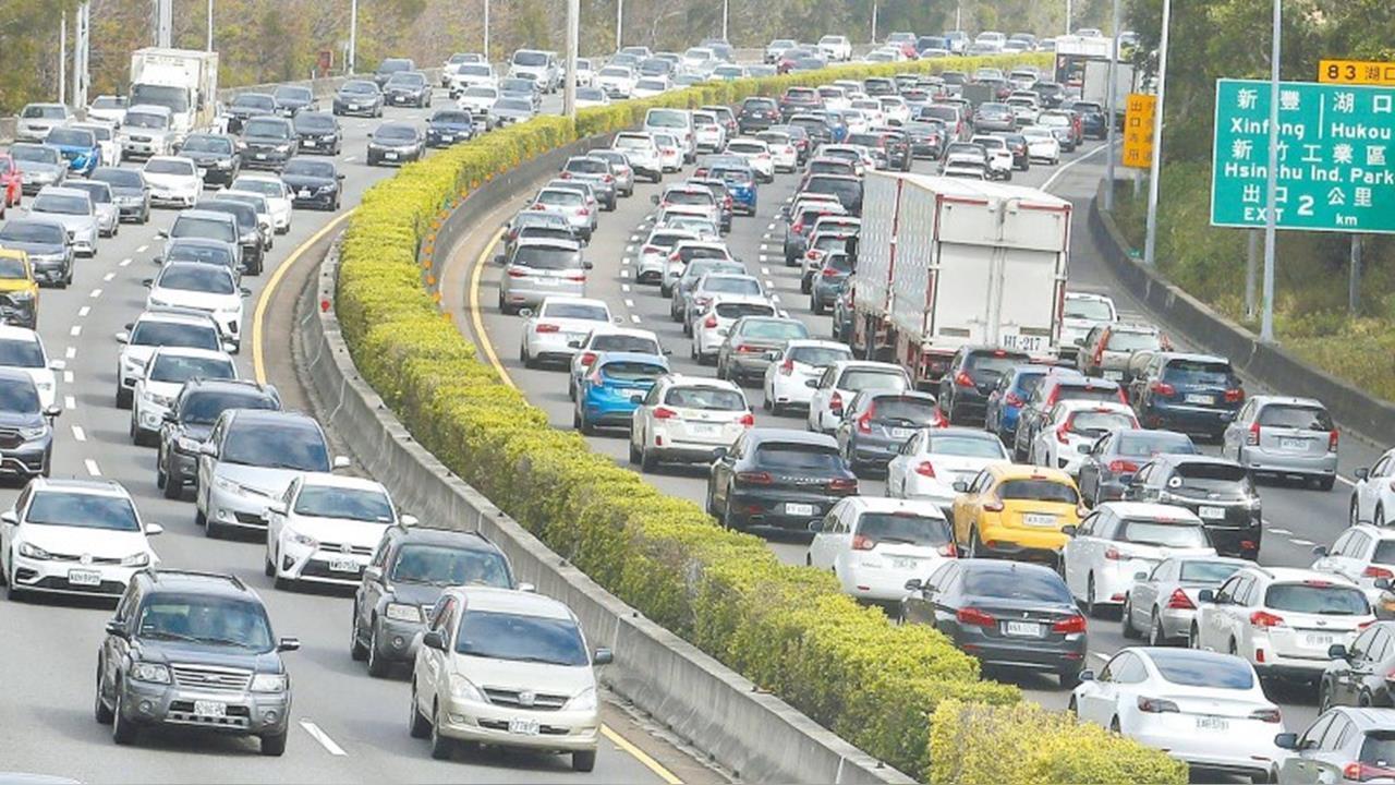 快新聞/中秋連假首日「國道塞爆」!9大地雷路段一次看 最佳出發時間曝光