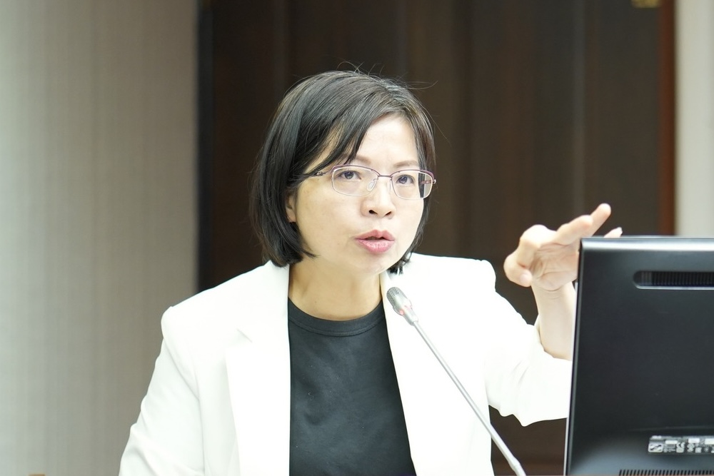 黃國昌拒談兒子有無美國籍 林淑芬酸「超速」:別躲老婆後面