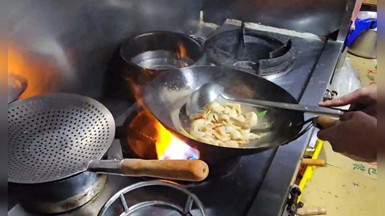 沒吃到薑絲炒大腸留負評! 店家致電「哥回來吃」挨告