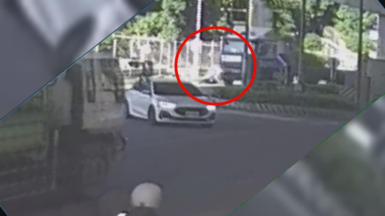 死亡車禍！　雙載機車擦撞拖板車　後座76歲母親遭輾亡