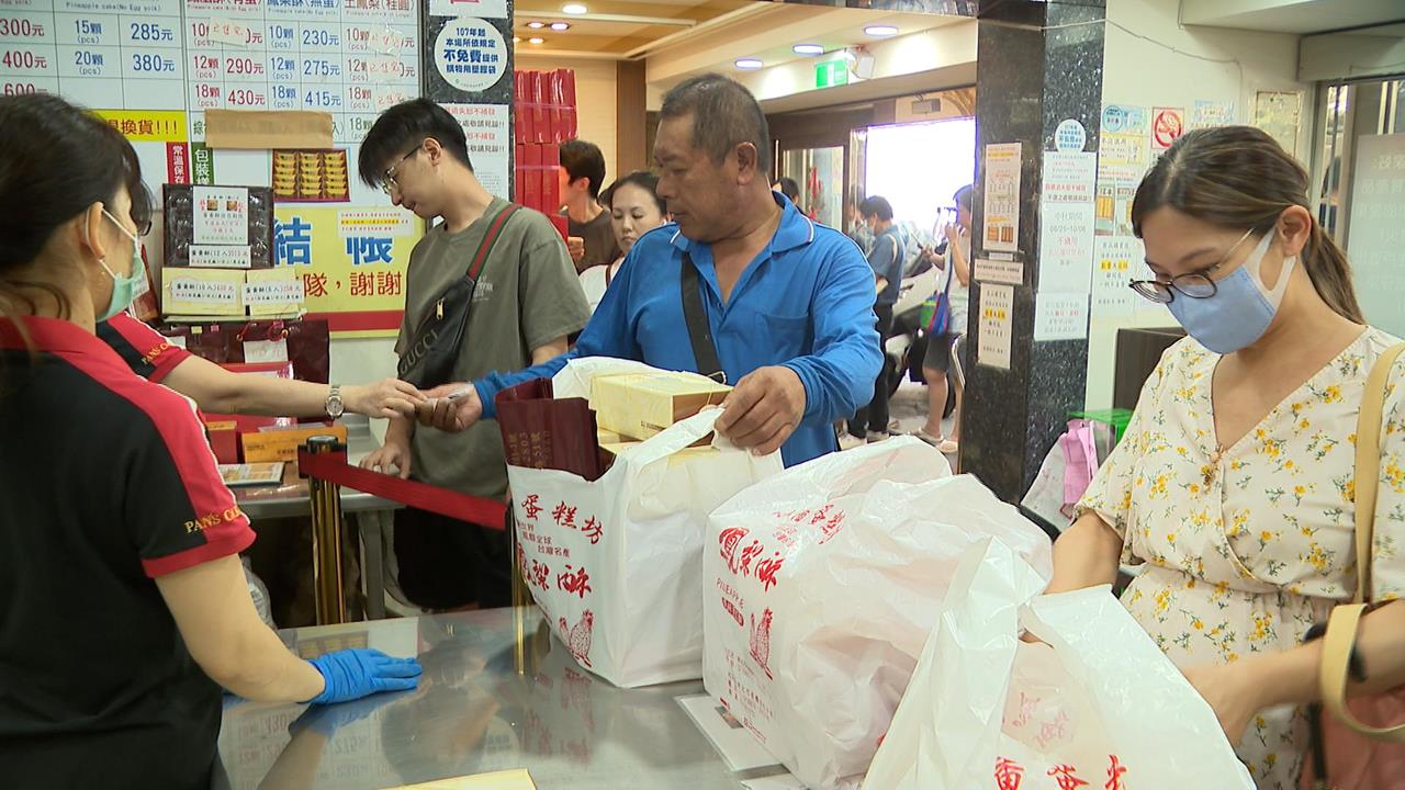 板橋鳳梨酥名店宣布連休22天!民眾趕店休前搶購