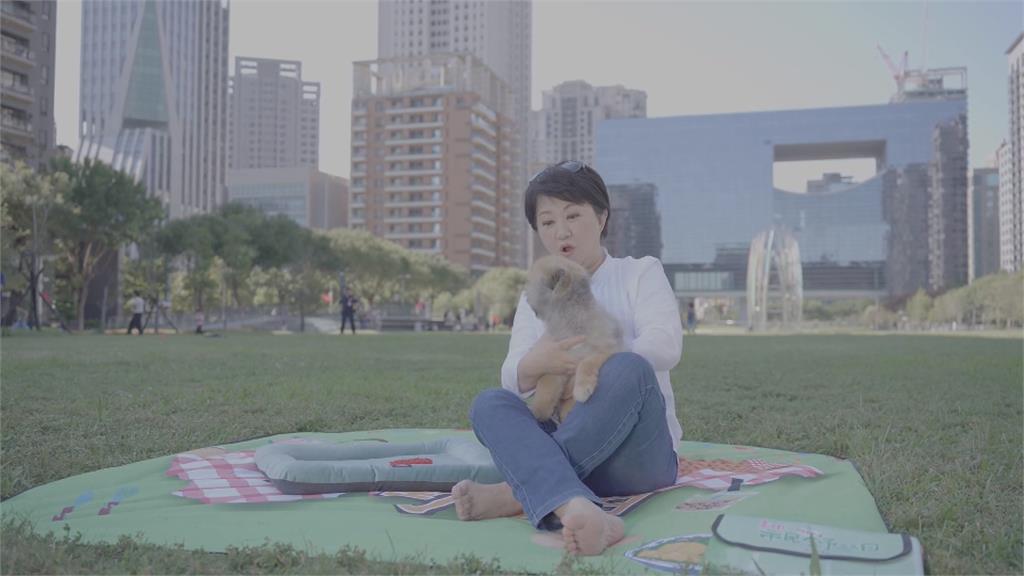 盧秀燕的「老闆」現身鏡頭前　愛犬路易超愛秀萌翻眾人