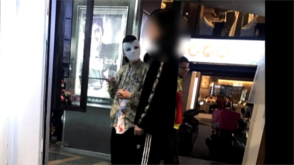 假冒「呱吉」團體向店家募款 西門町面具怪客落網 