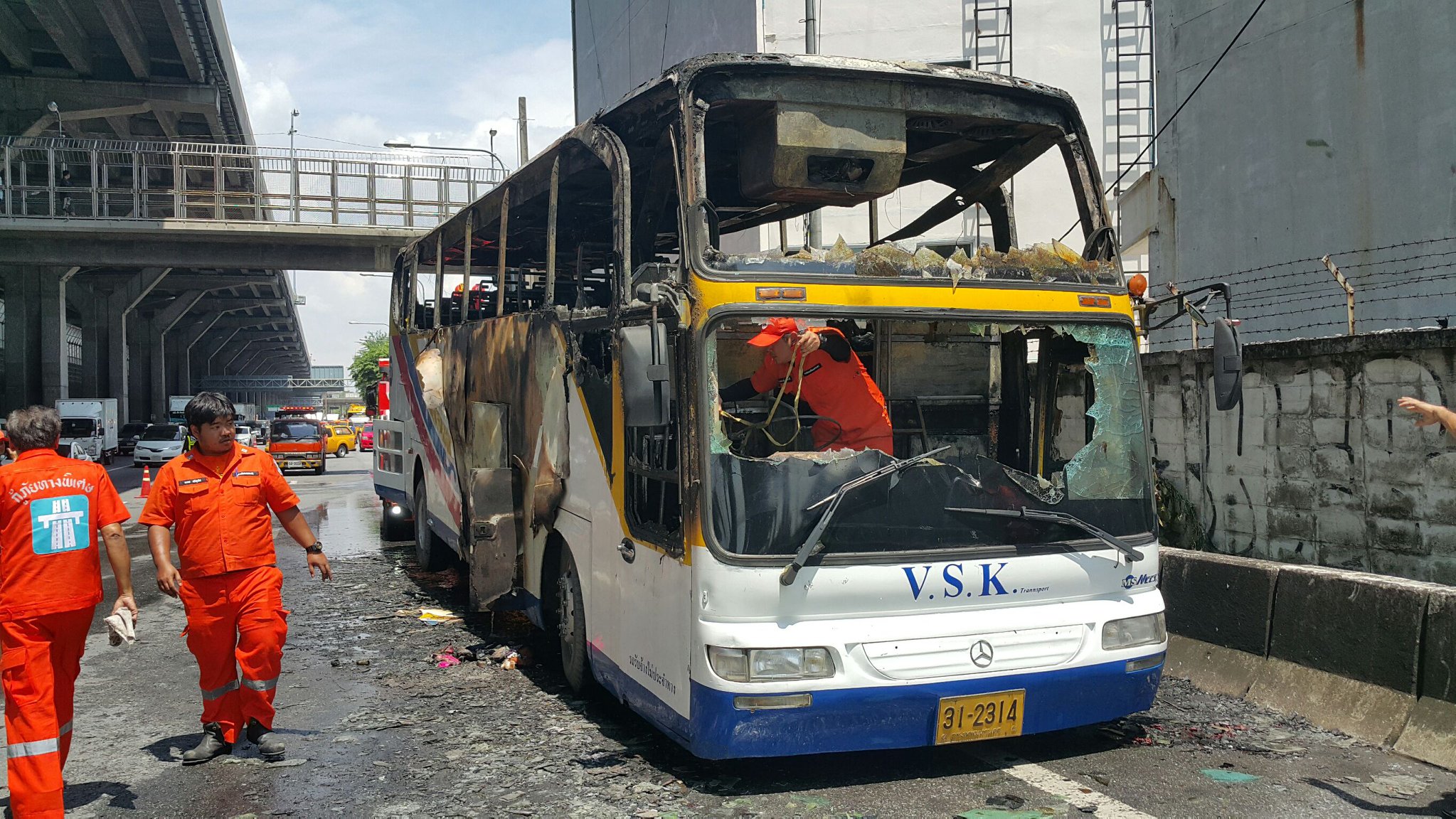 快訊／大學生赴泰畢旅團遇火燒車 所幸無人傷亡