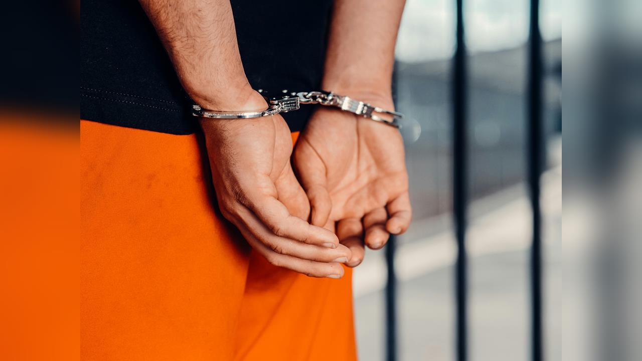 中國男跨海來台堵女子！傳「我日夜思念著妳」訊息騷擾　新北地院判刑2月