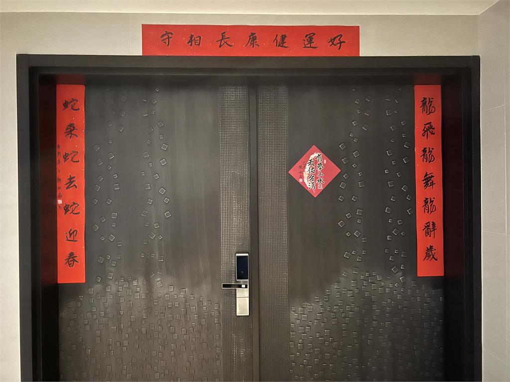 快新聞/75年來第一次!陳水扁寫春聯親貼自家門 曝新年願望