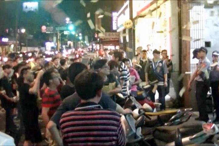 藥物過敏賠償喬不攏 黑衣人包圍診所抗議