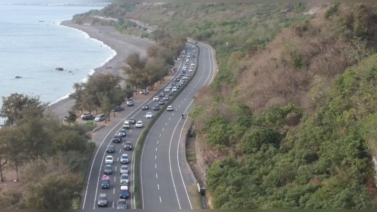 快新聞/清明連假第2天!「台灣祭」帶動交通 屏鵝公路湧萬輛南下車潮