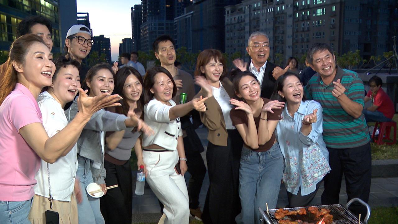 民視中秋烤肉趴首度雙直播　主播、藝人、議員都出席　收視率數據公司高層來台同歡