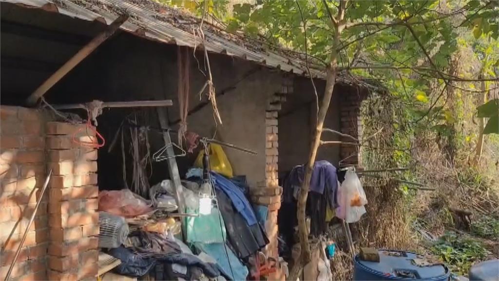 苗栗男窩廢棄豬舍　無水電過「原始人生活」