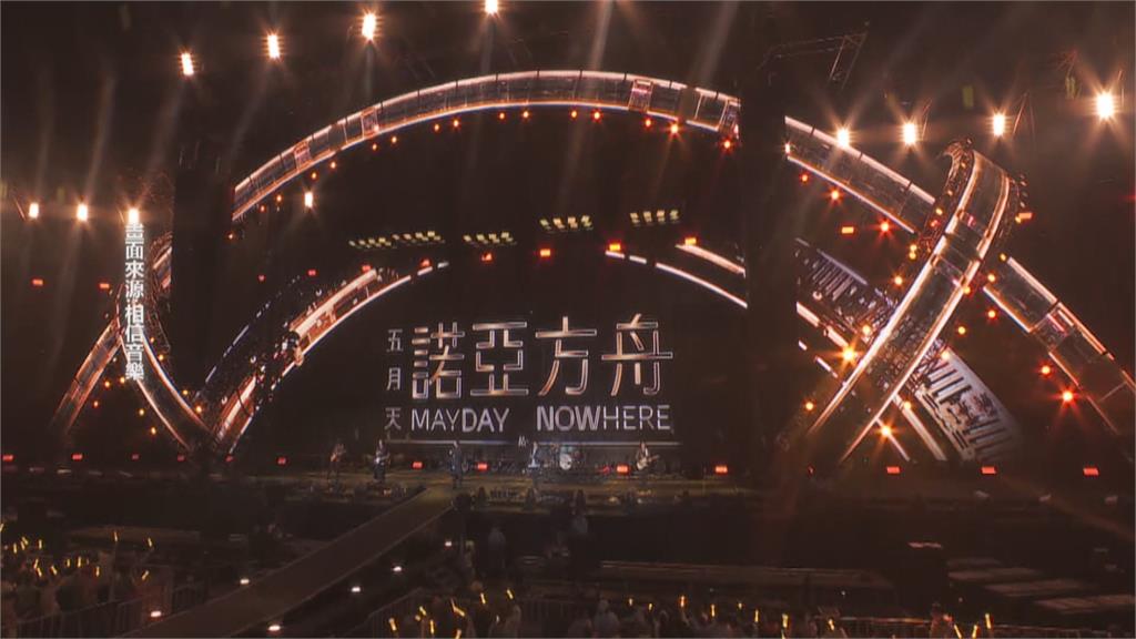 字幕機失控阿信嗆「你來唱」　「超大咖」工作人員現身了